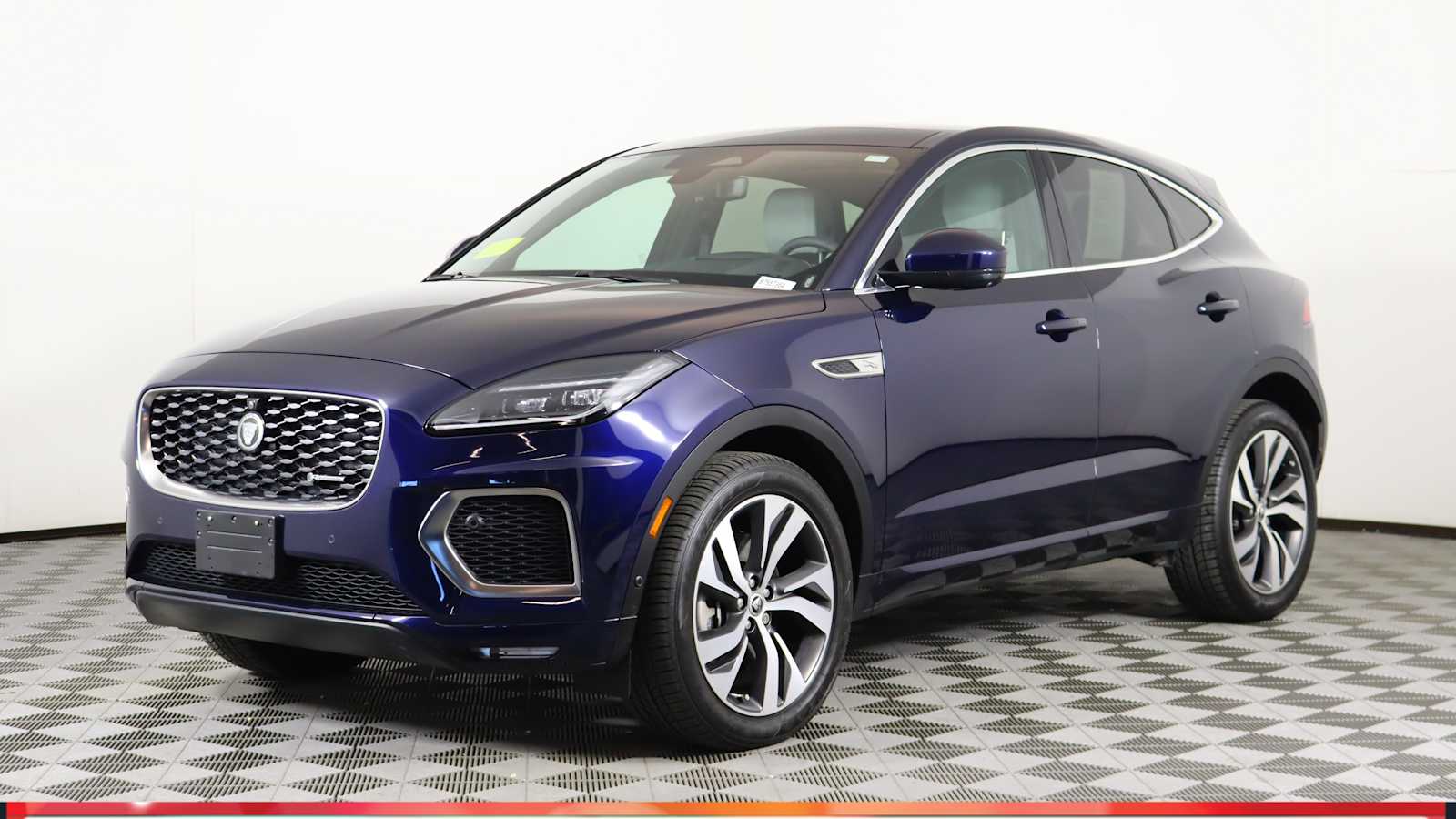 2024 Jaguar E-Pace R-DYNAMIC SE's photo