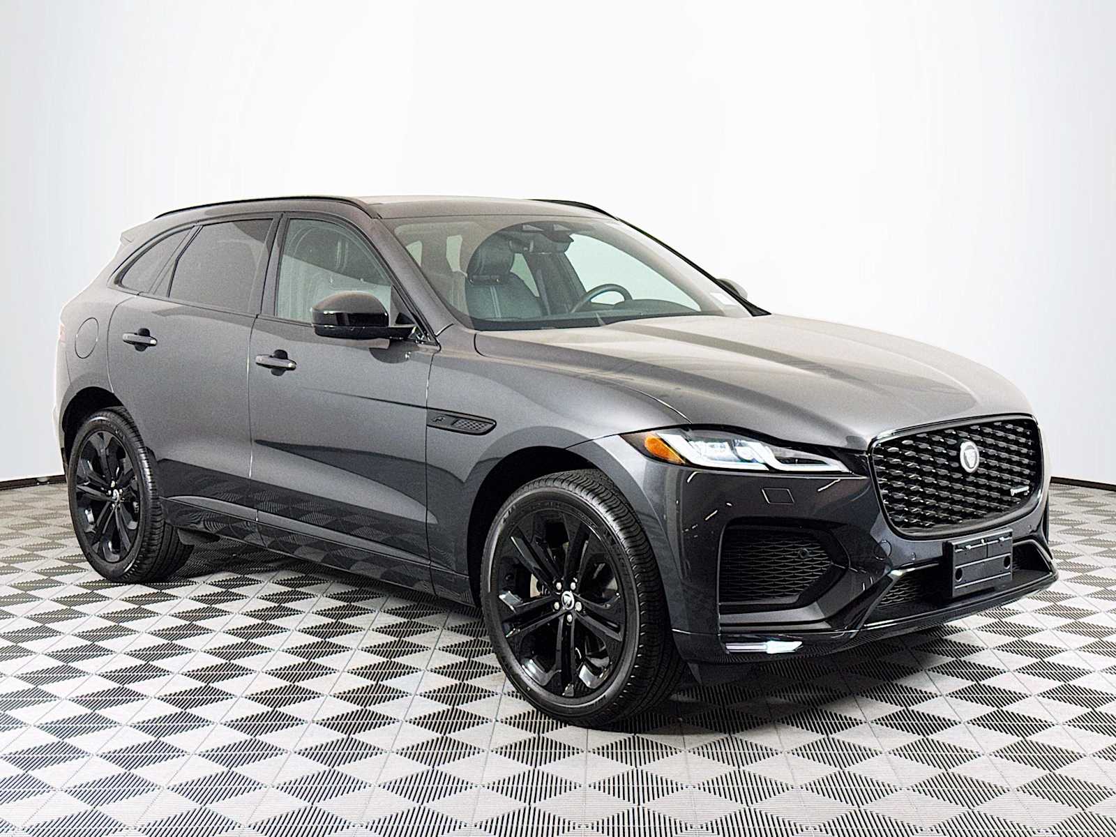 2025 Jaguar F-PACE P250 R-Dynamic S photo 3