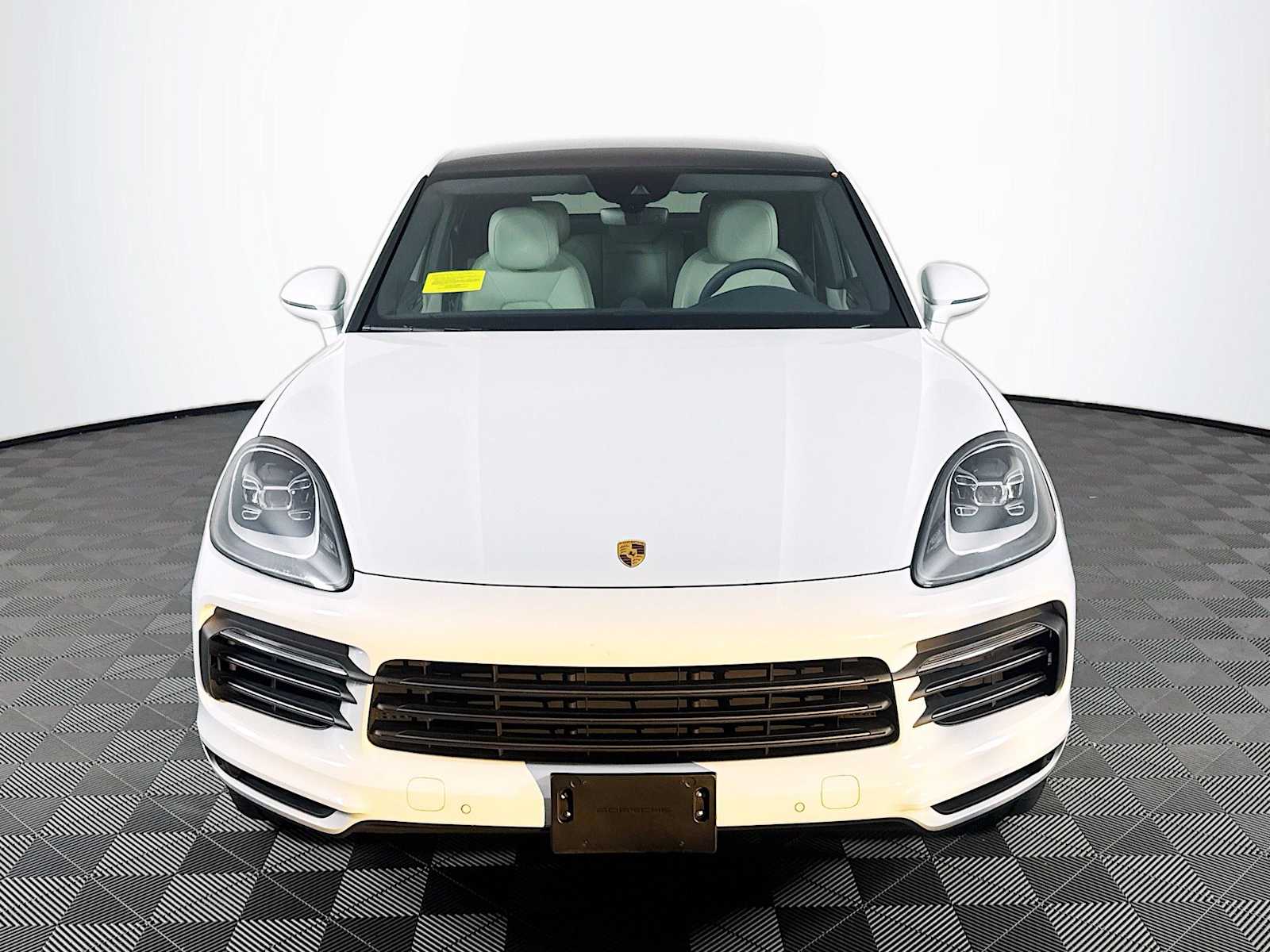2023 Porsche Cayenne Coupe photo 2