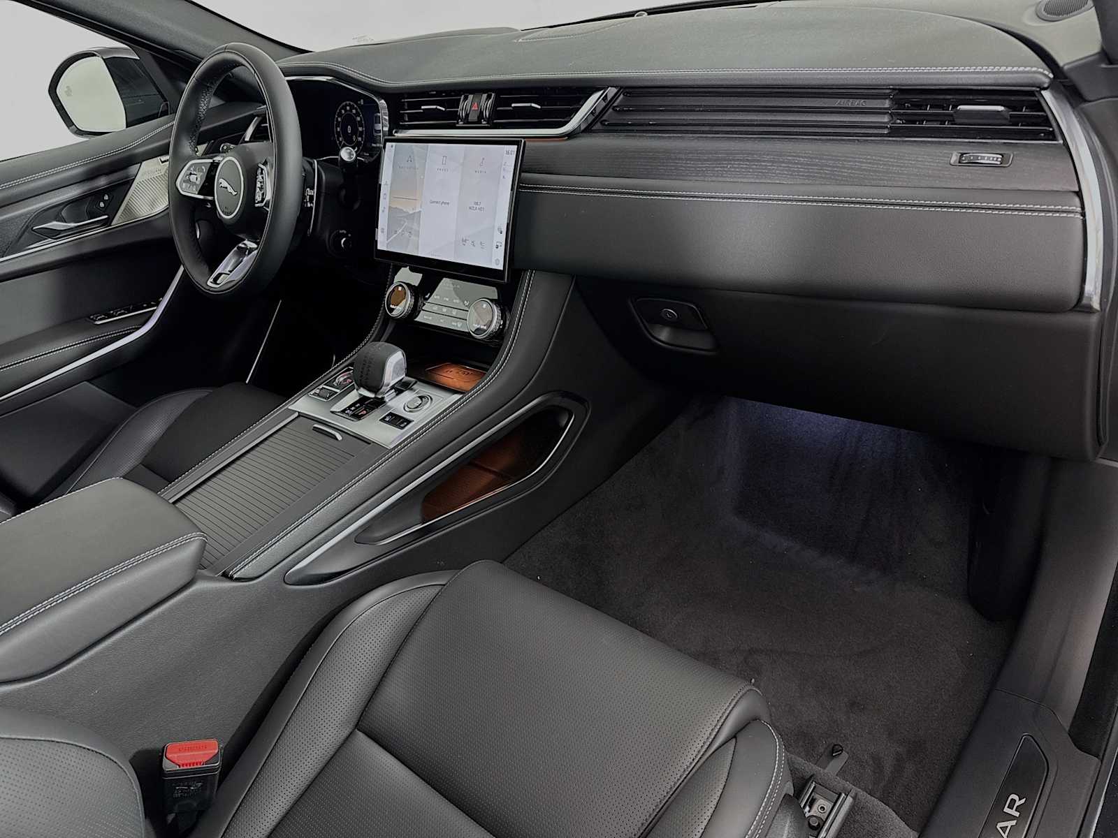 2026 Jaguar F-Pace R-Dynamic S - Photo 28