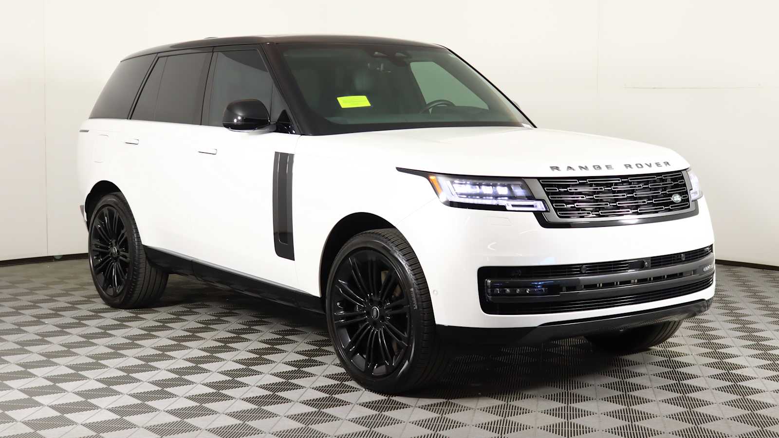 2024 Land Rover Range Rover SE's photo