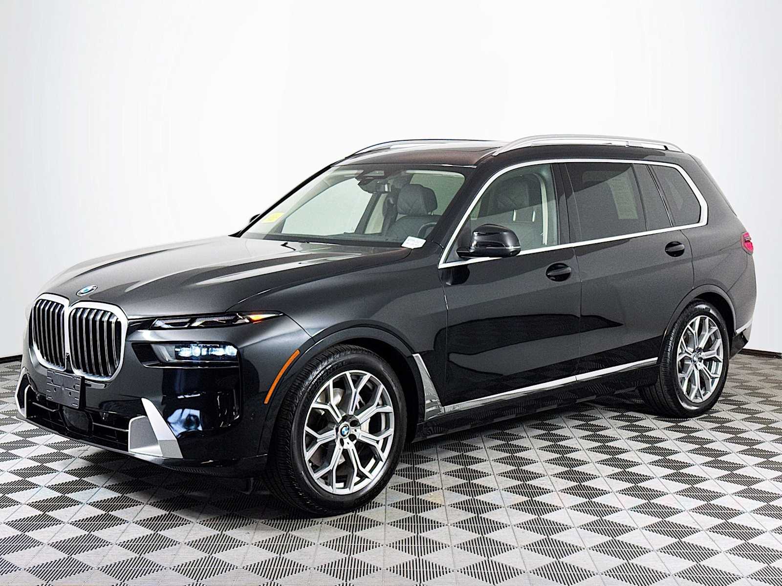 2023 BMW X7 40i's photo