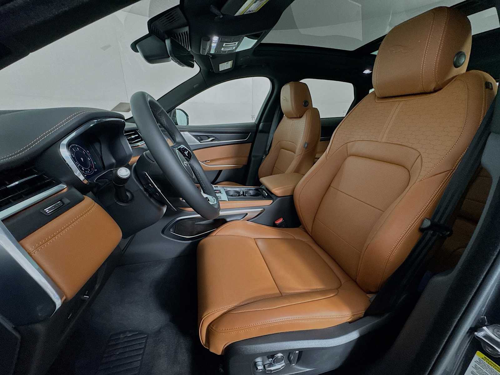 2026 Jaguar F-Pace R-Dynamic S - Photo 11