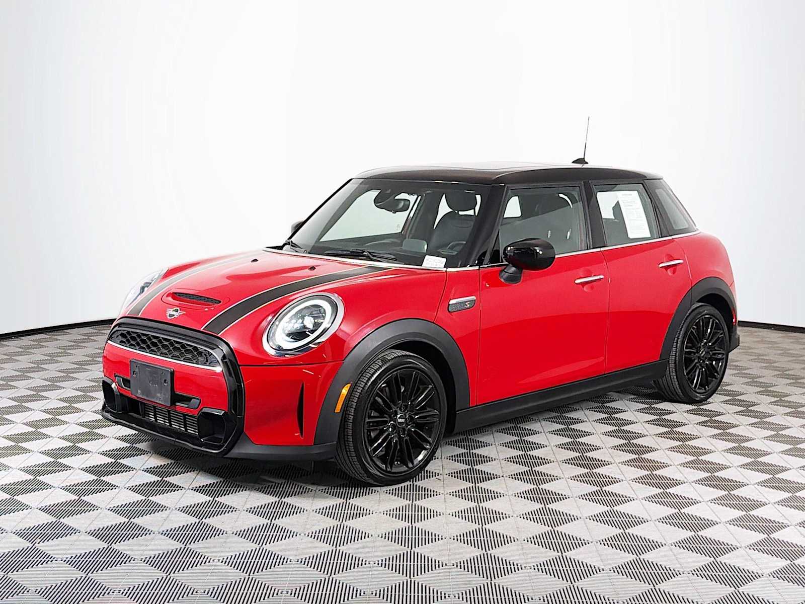 2022 MINI Hardtop 4 Door S's photo