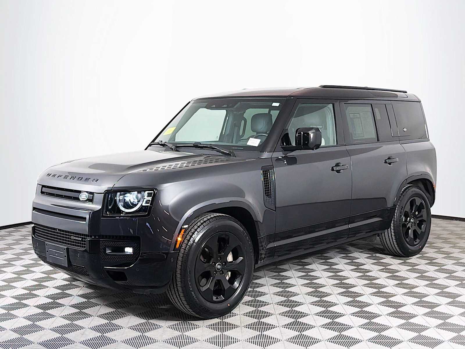 2023 Land Rover Defender X's photo