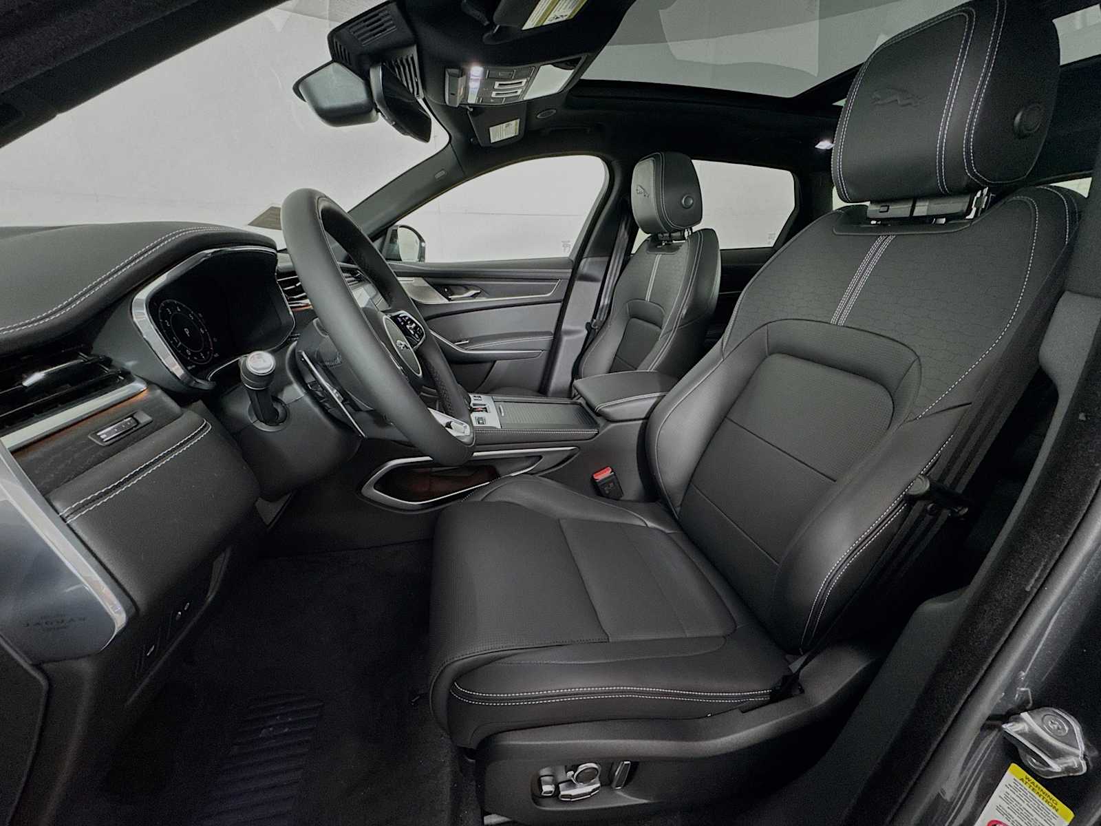 2026 Jaguar F-Pace R-Dynamic S - Photo 11