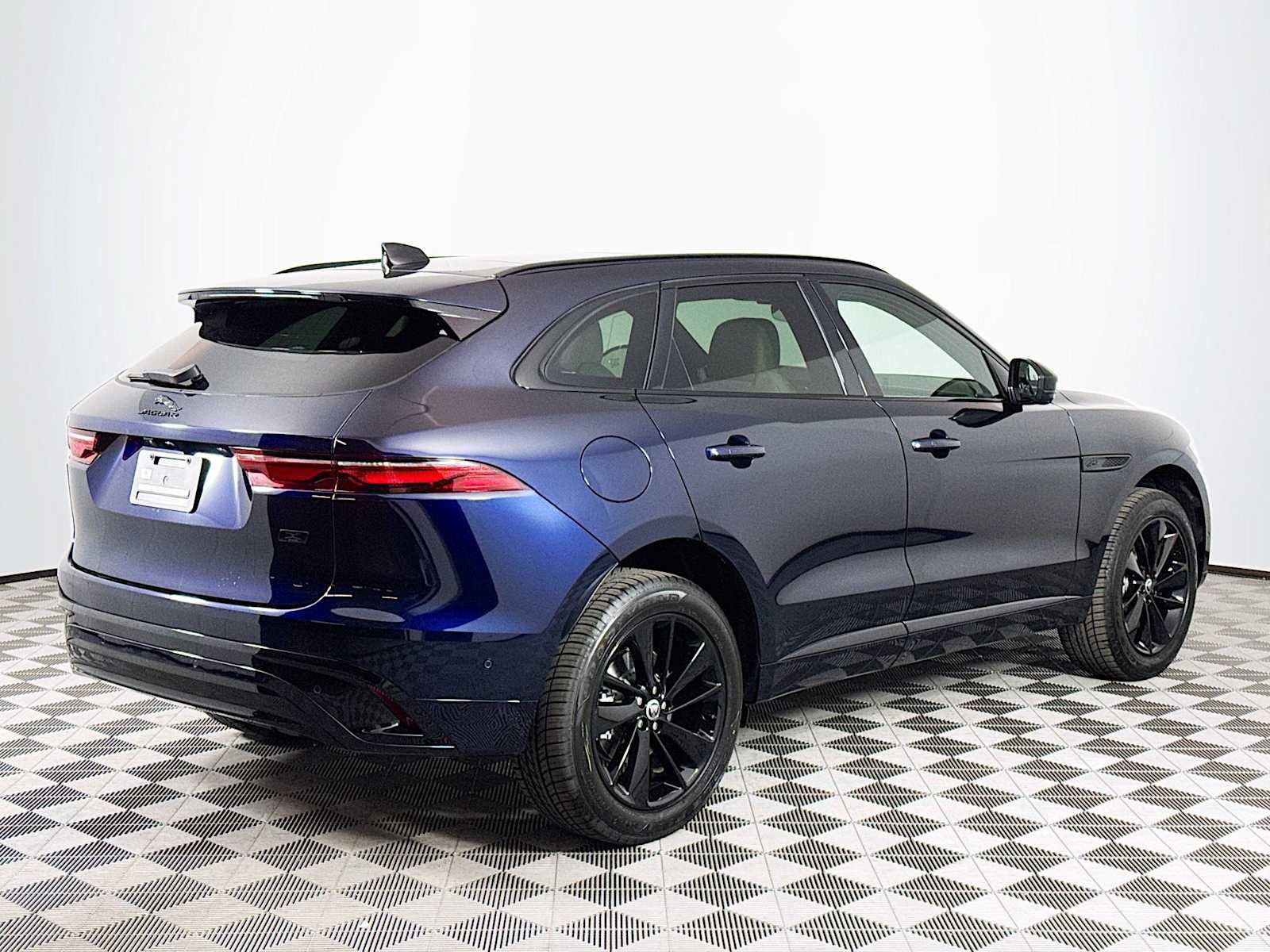 2026 Jaguar F-Pace R-Dynamic S - Photo 5