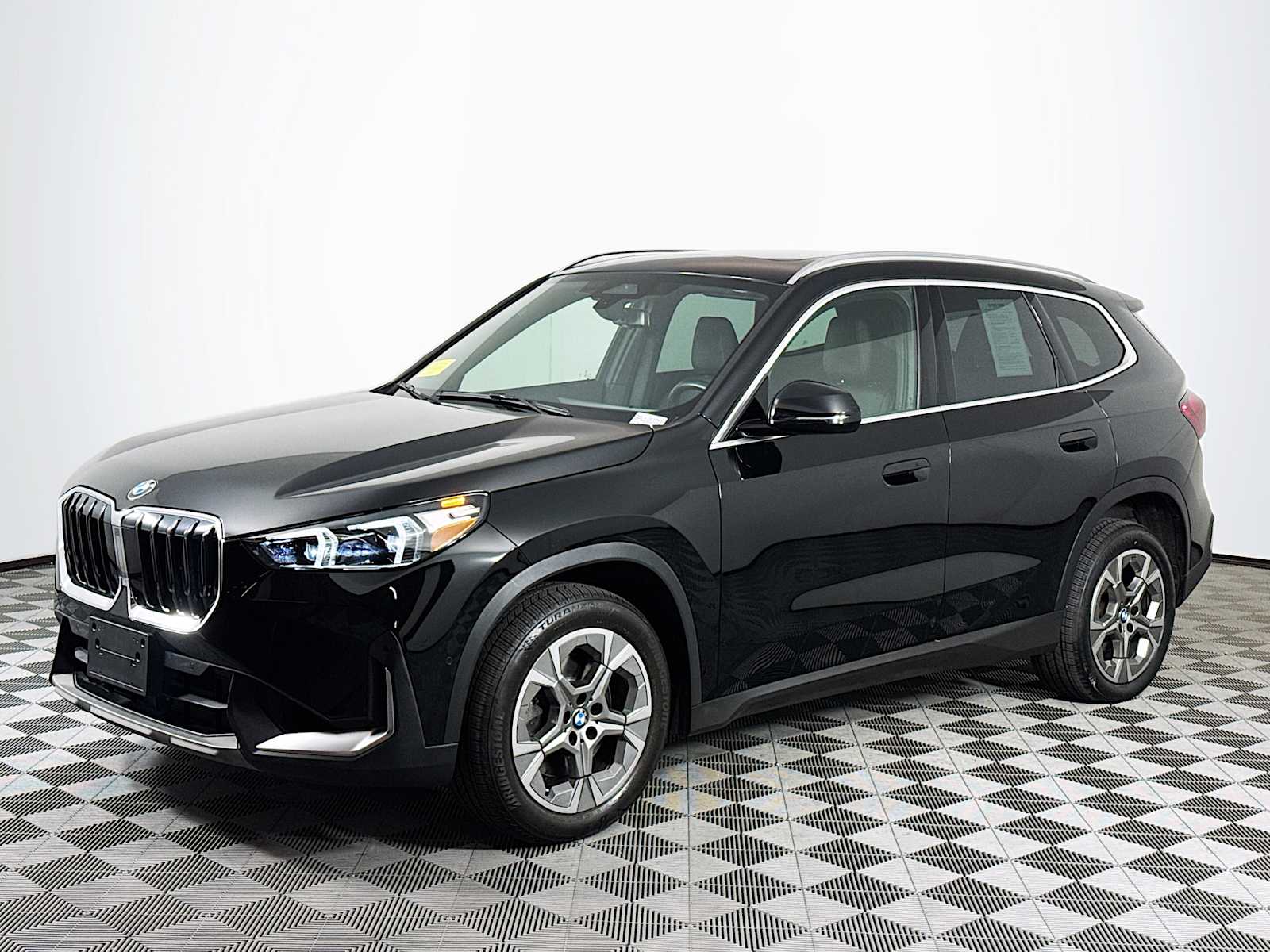 2023 BMW X1 28i's photo