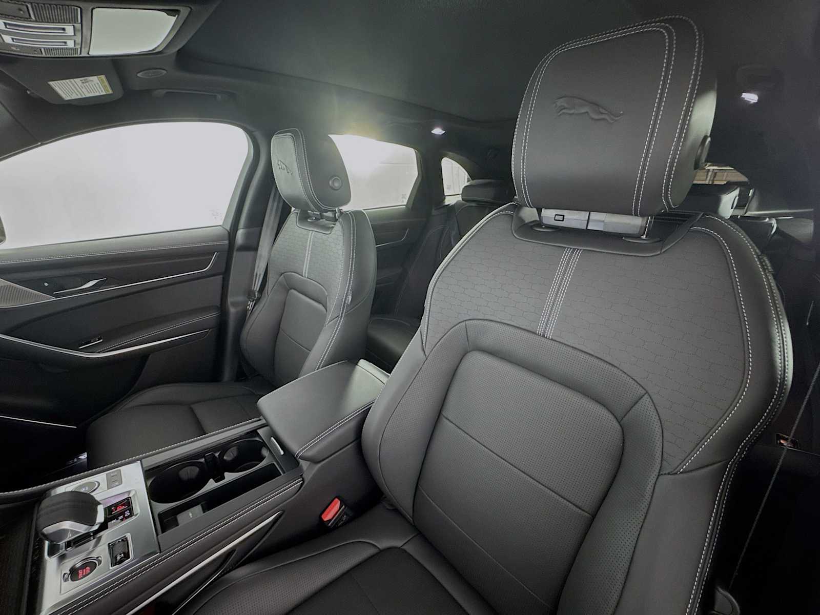 2026 Jaguar F-Pace R-Dynamic S - Photo 9
