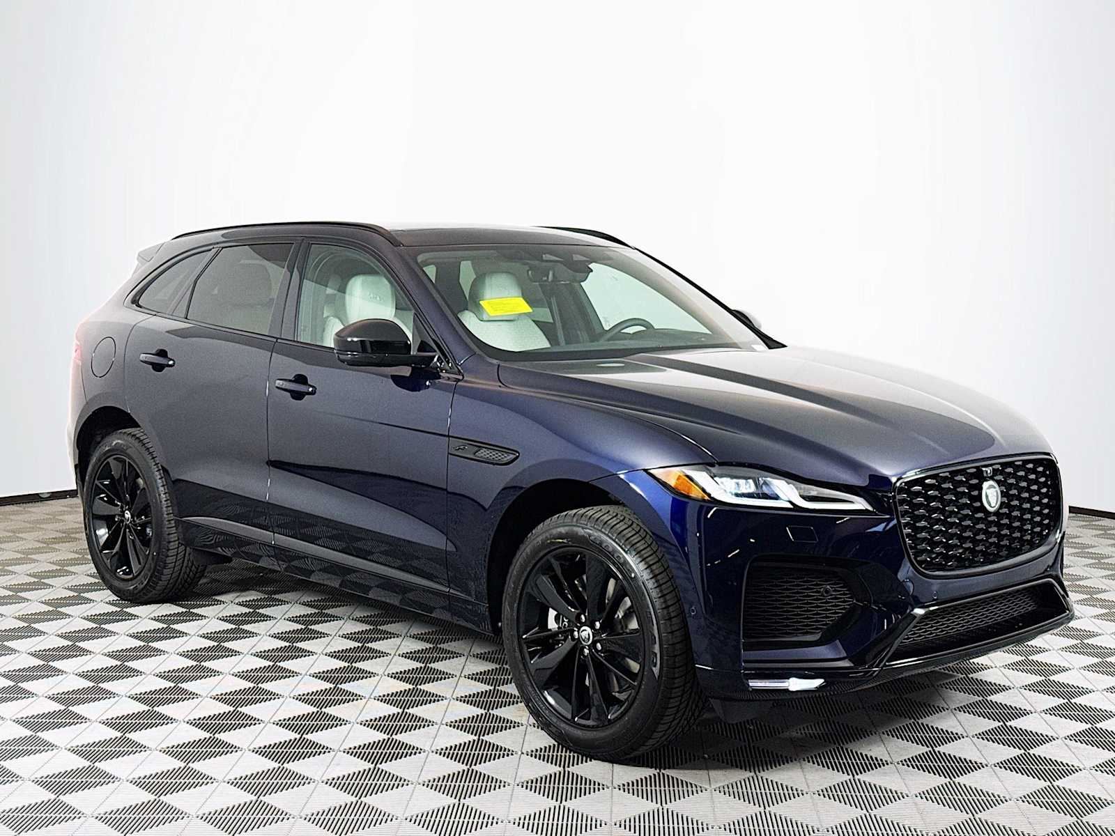 2026 Jaguar F-Pace R-Dynamic S - Photo 3