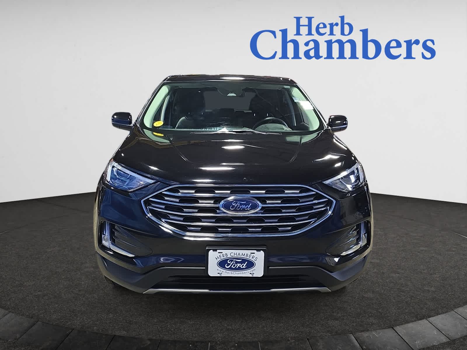 2022 Ford Edge SEL photo 2