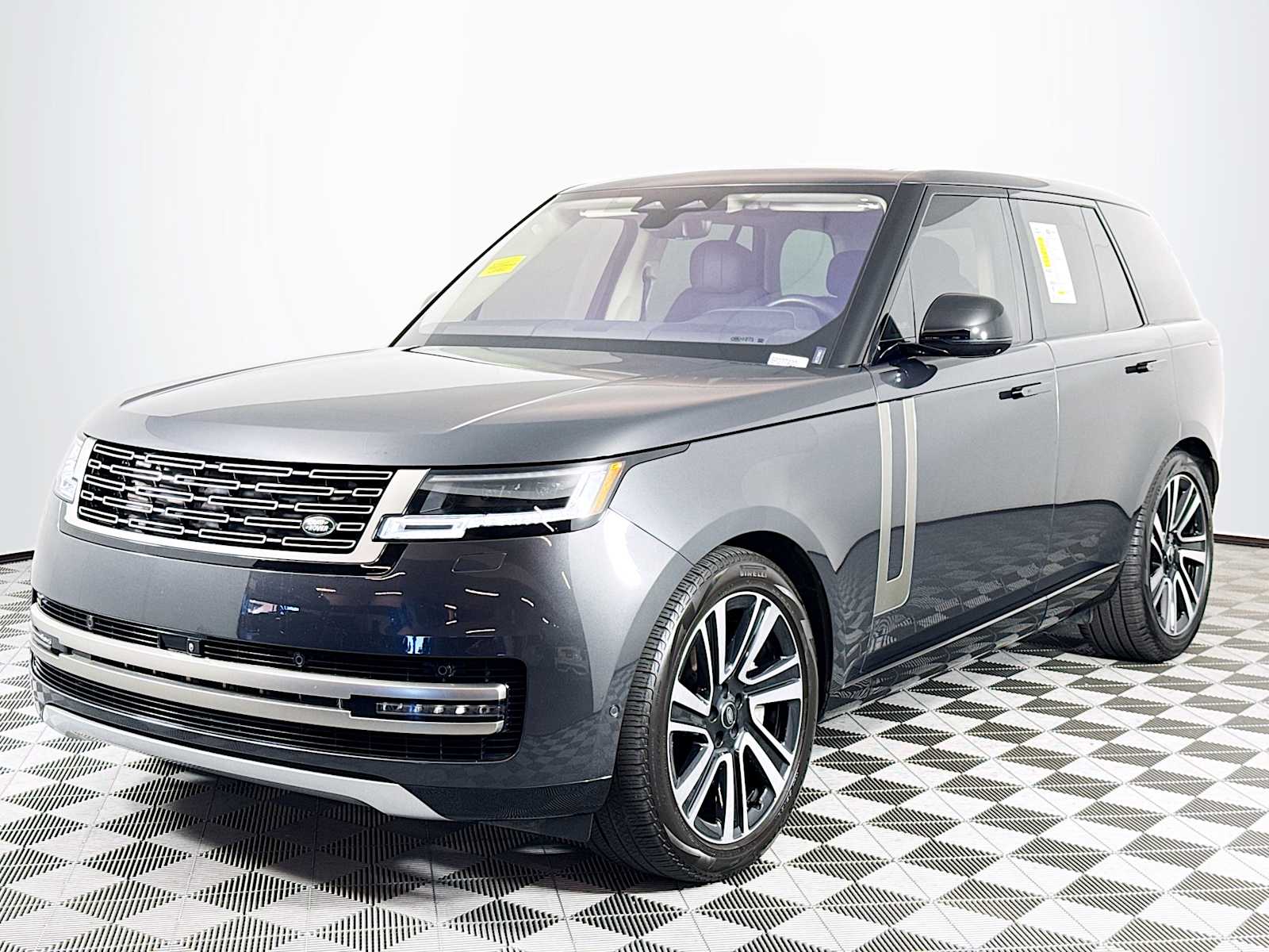 2023 Land Rover Range Rover SE's photo
