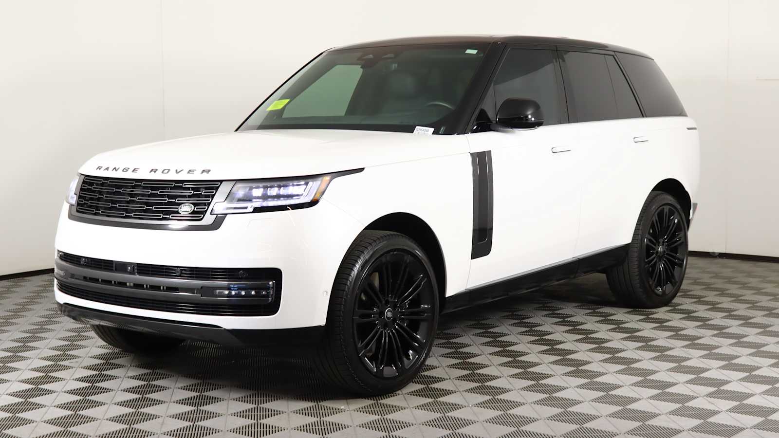 2024 Land Rover Range Rover SE's photo