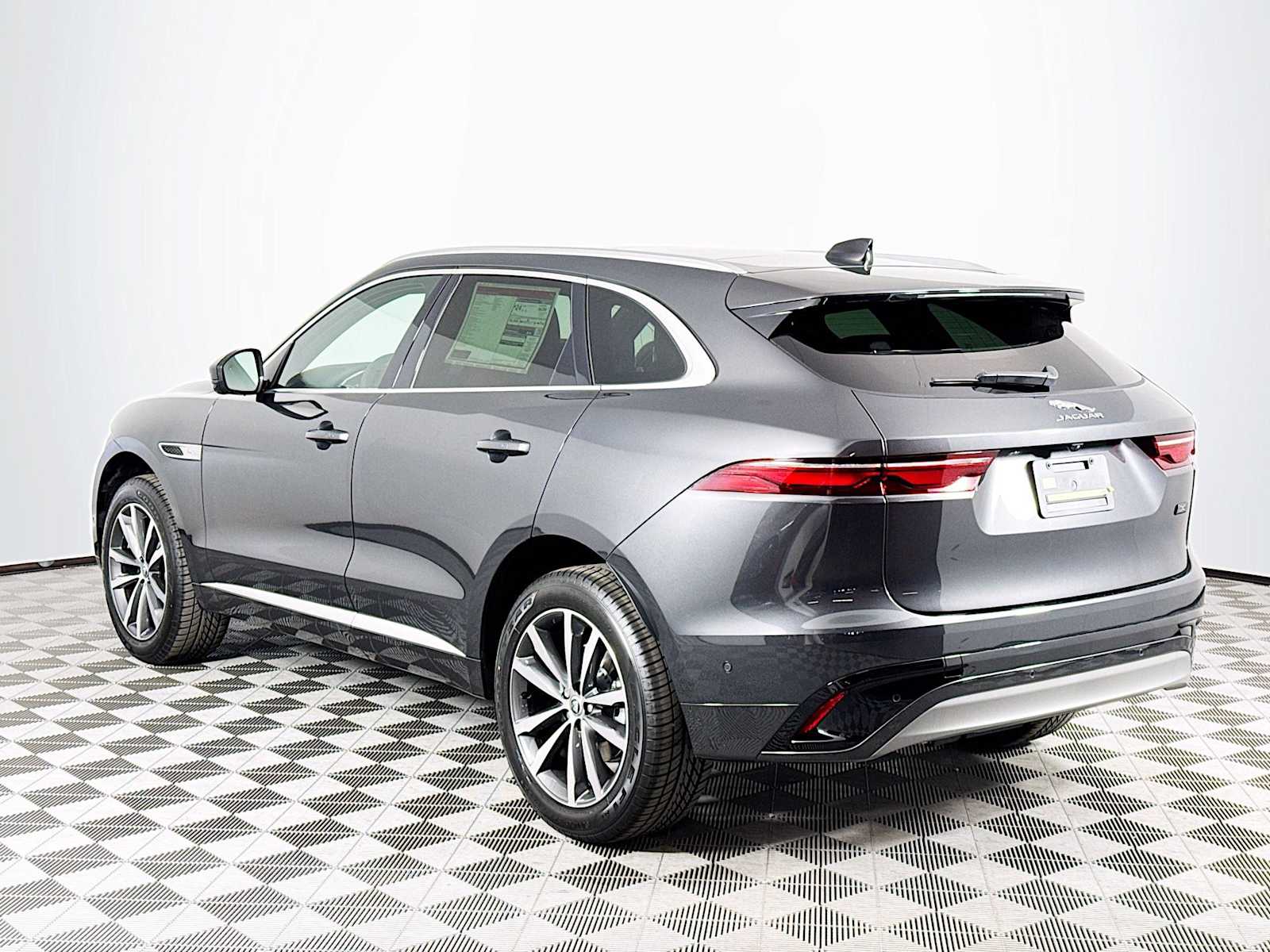 2026 Jaguar F-Pace R-Dynamic S - Photo 7