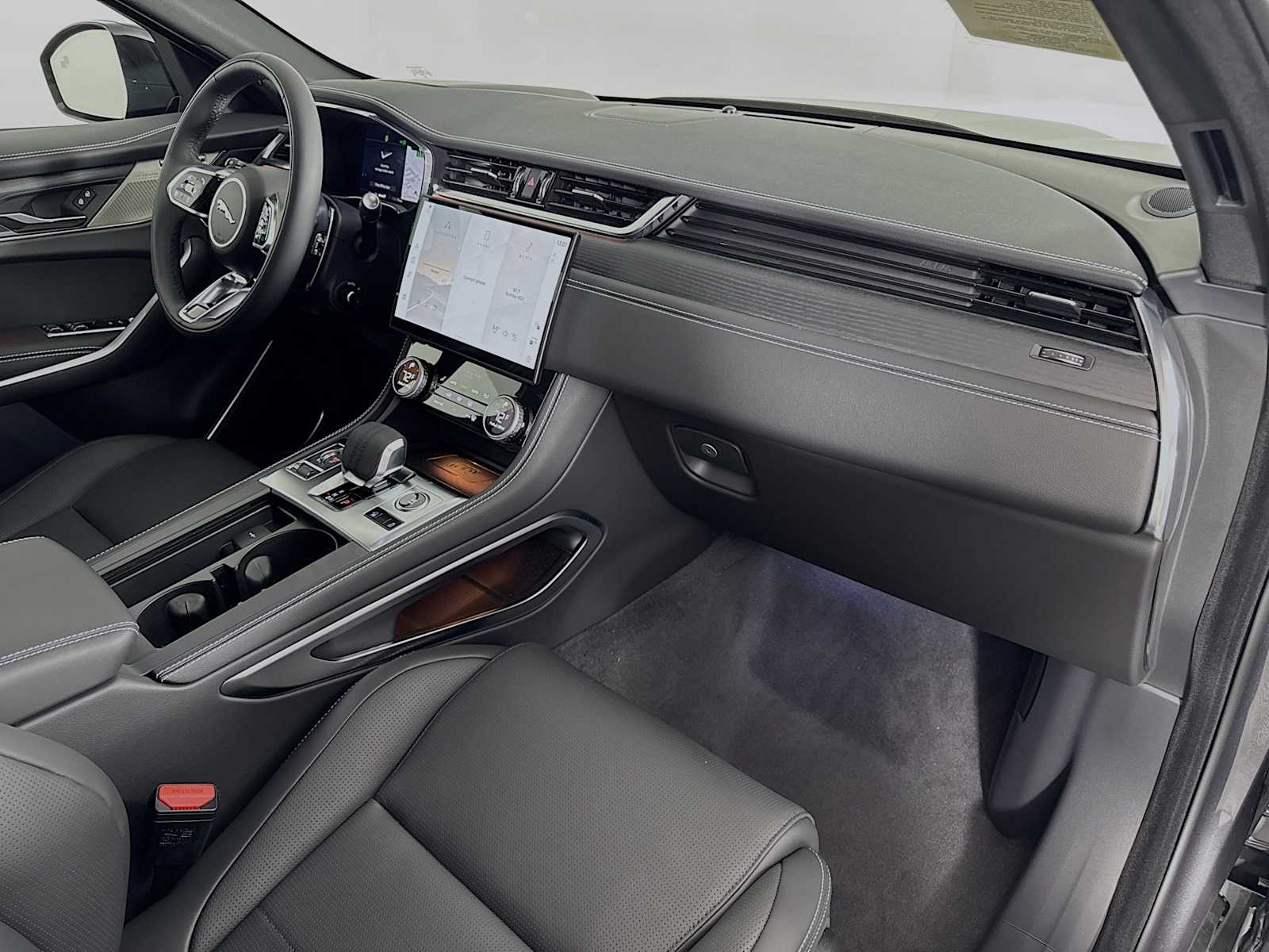 2026 Jaguar F-Pace R-Dynamic S - Photo 27