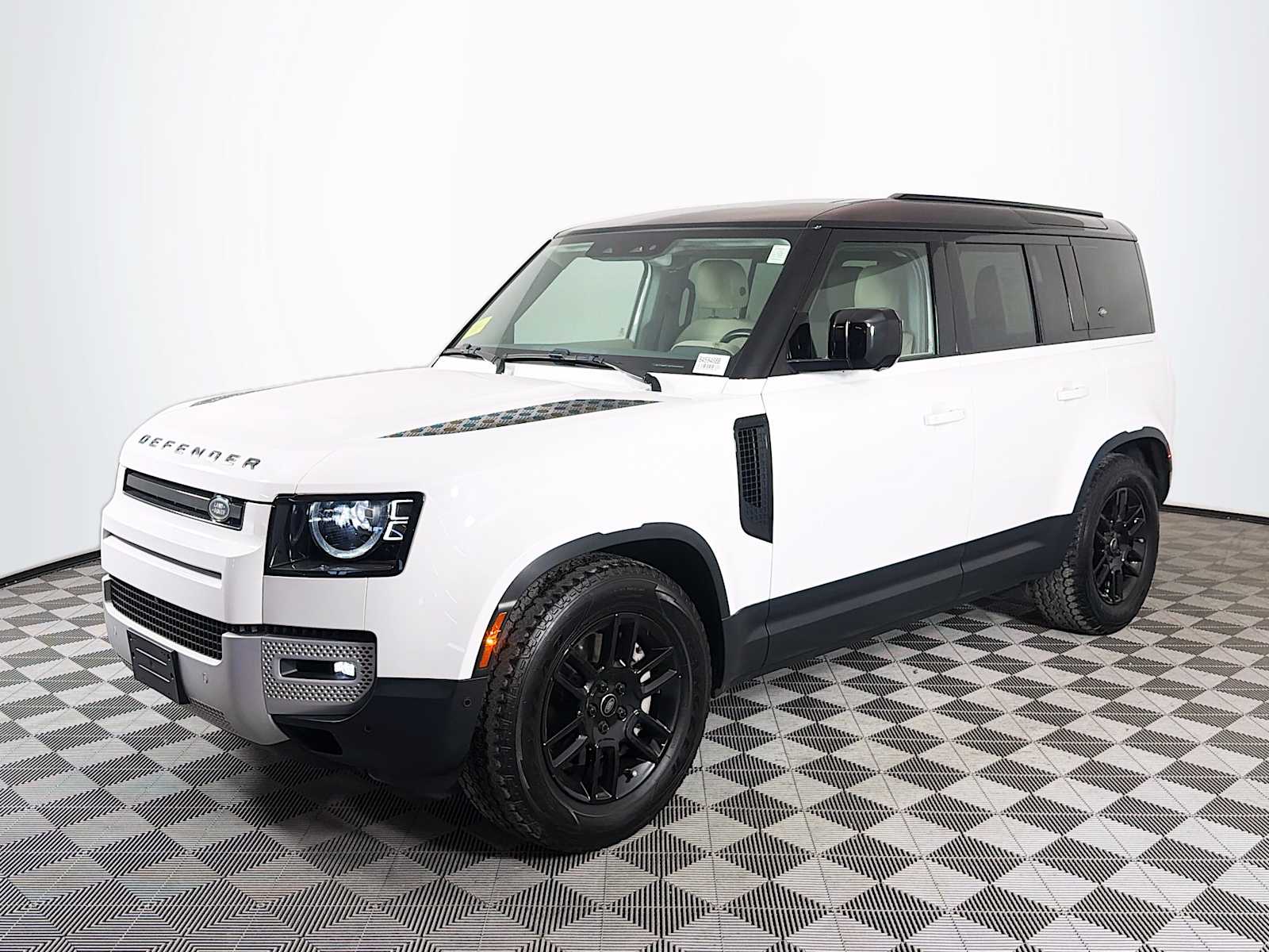 2023 Land Rover Defender SE