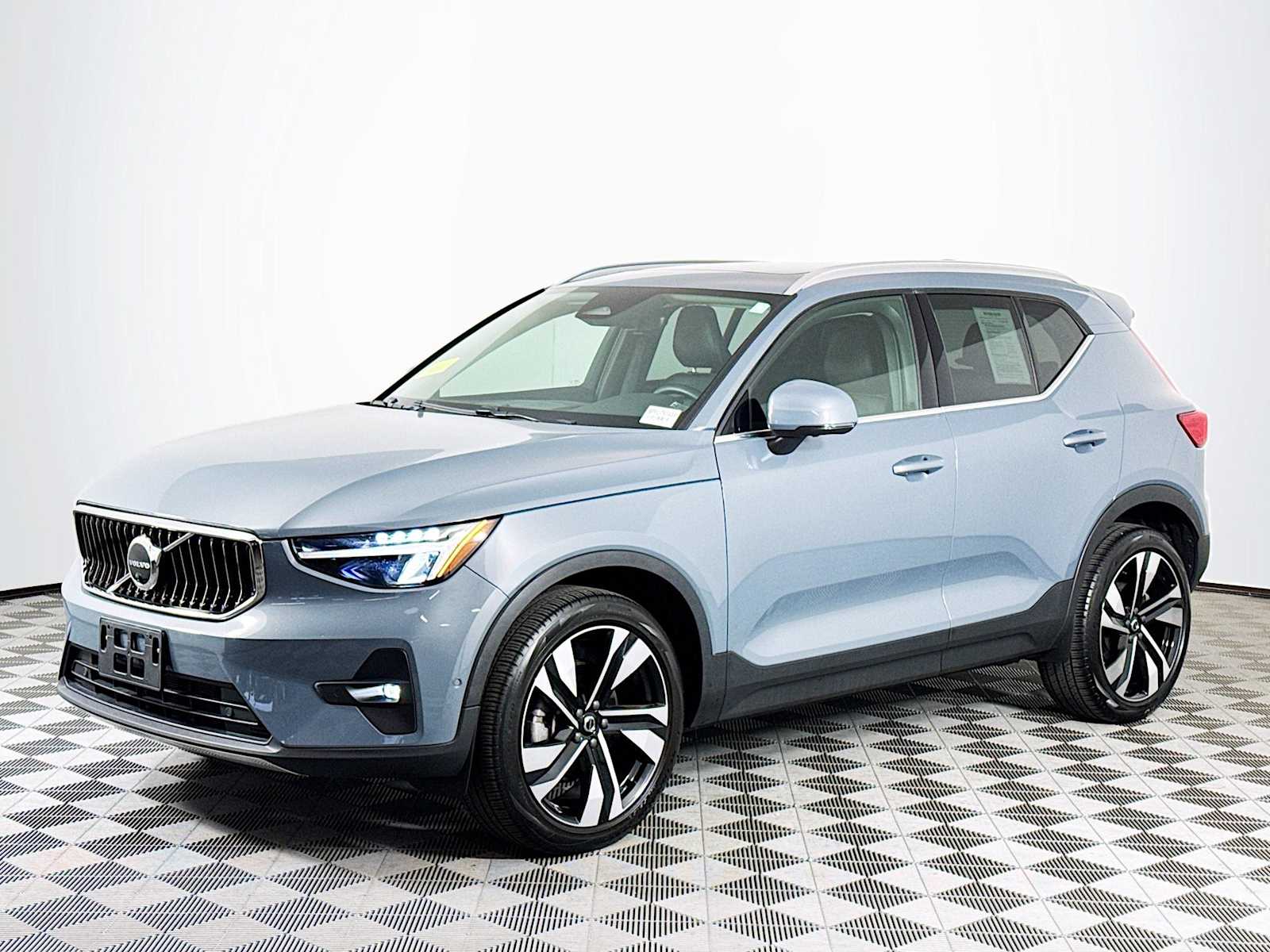 2023 Volvo XC40 Plus's photo