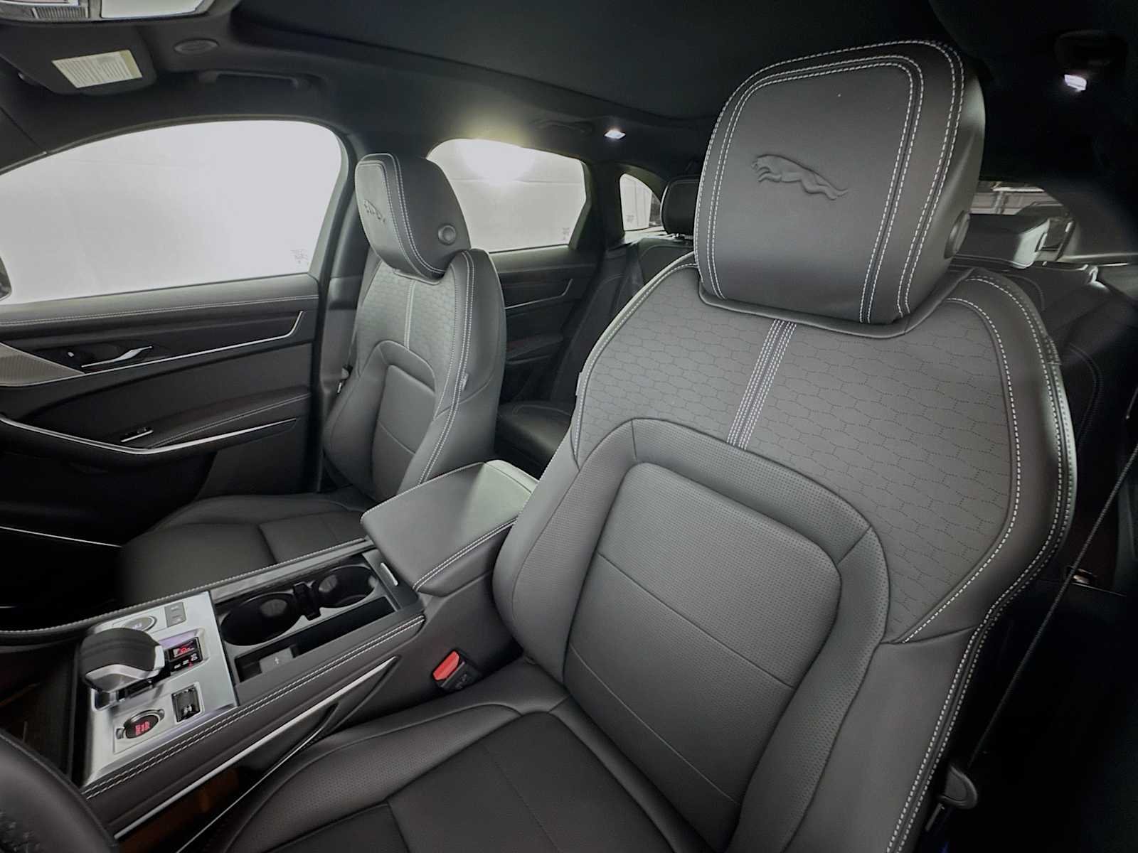 2026 Jaguar F-Pace R-Dynamic S - Photo 9