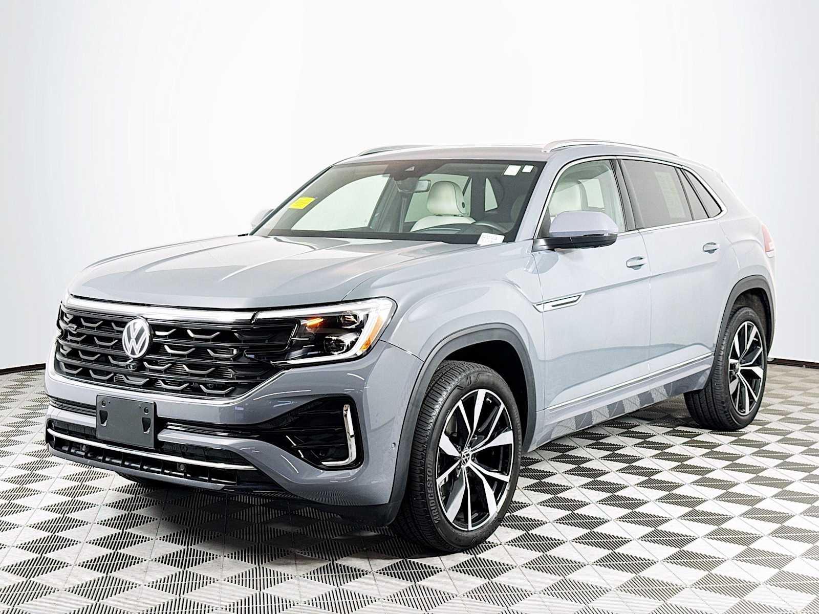 2024 Volkswagen Atlas Cross Sport SEL Premium R-LINE's photo