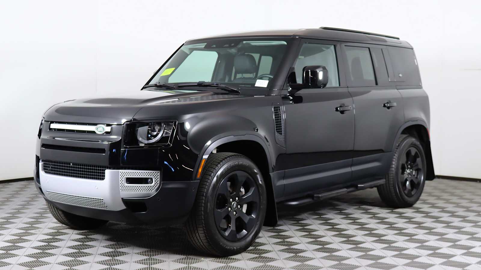 2024 Land Rover Defender S's photo