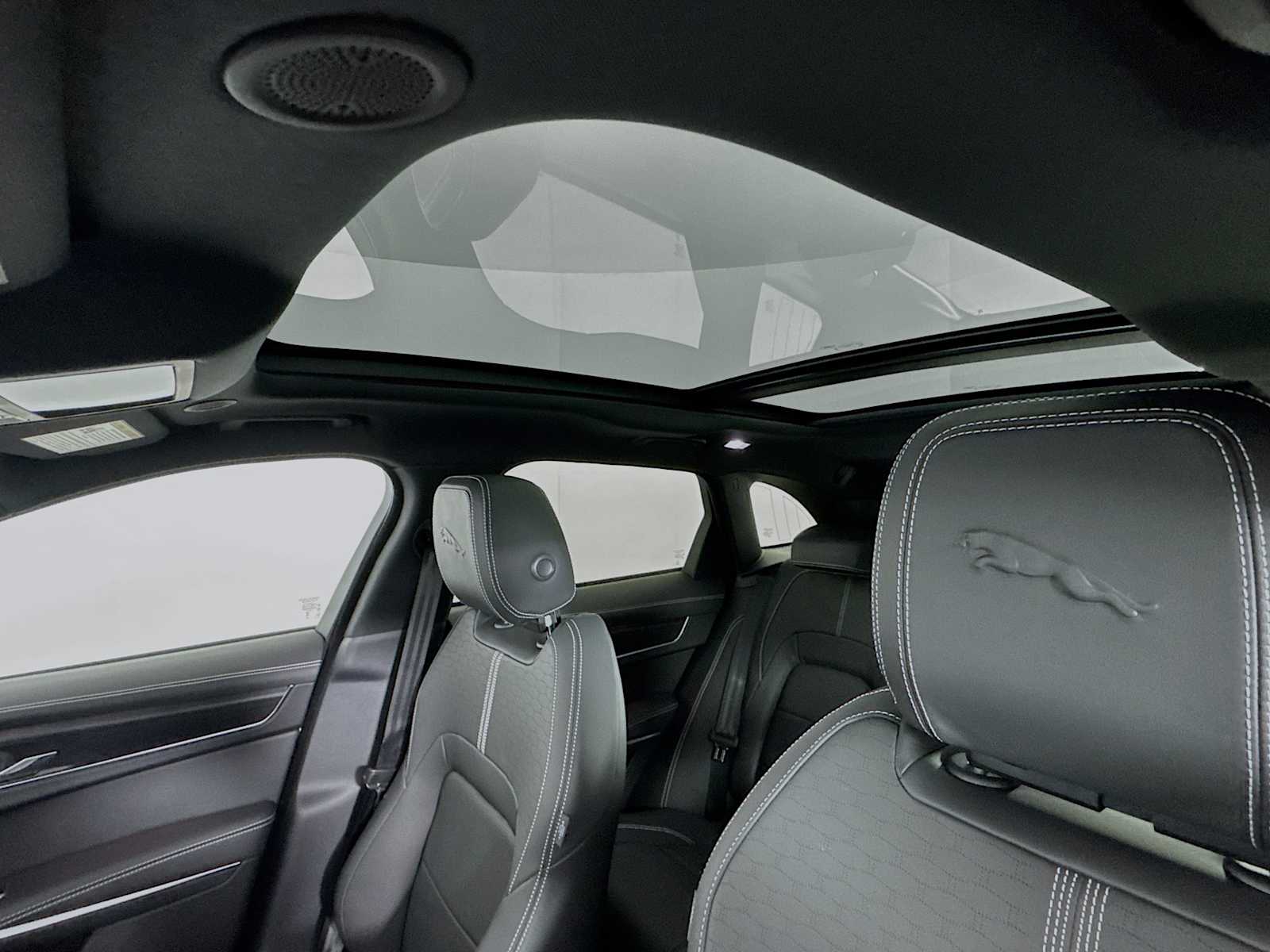 2026 Jaguar F-Pace R-Dynamic S - Photo 13