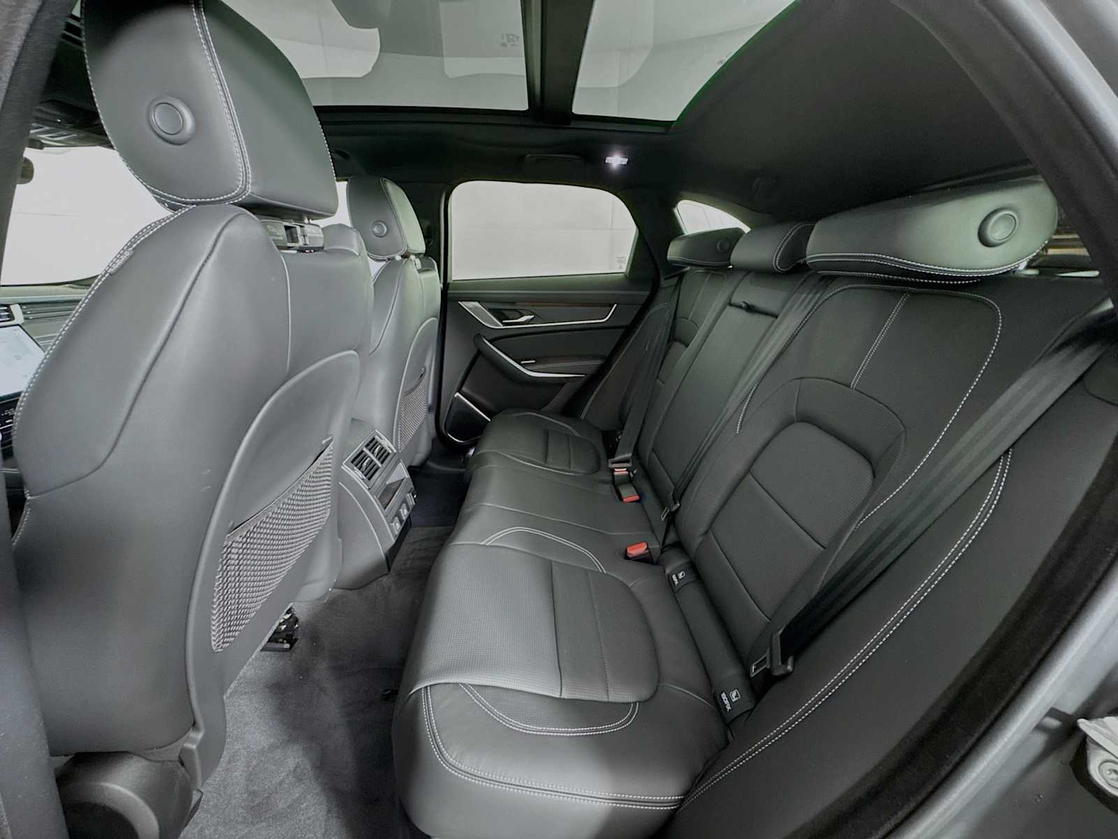2026 Jaguar F-Pace R-Dynamic S - Photo 20