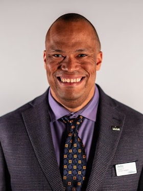 Staff member Dudley William from ID_24465e
