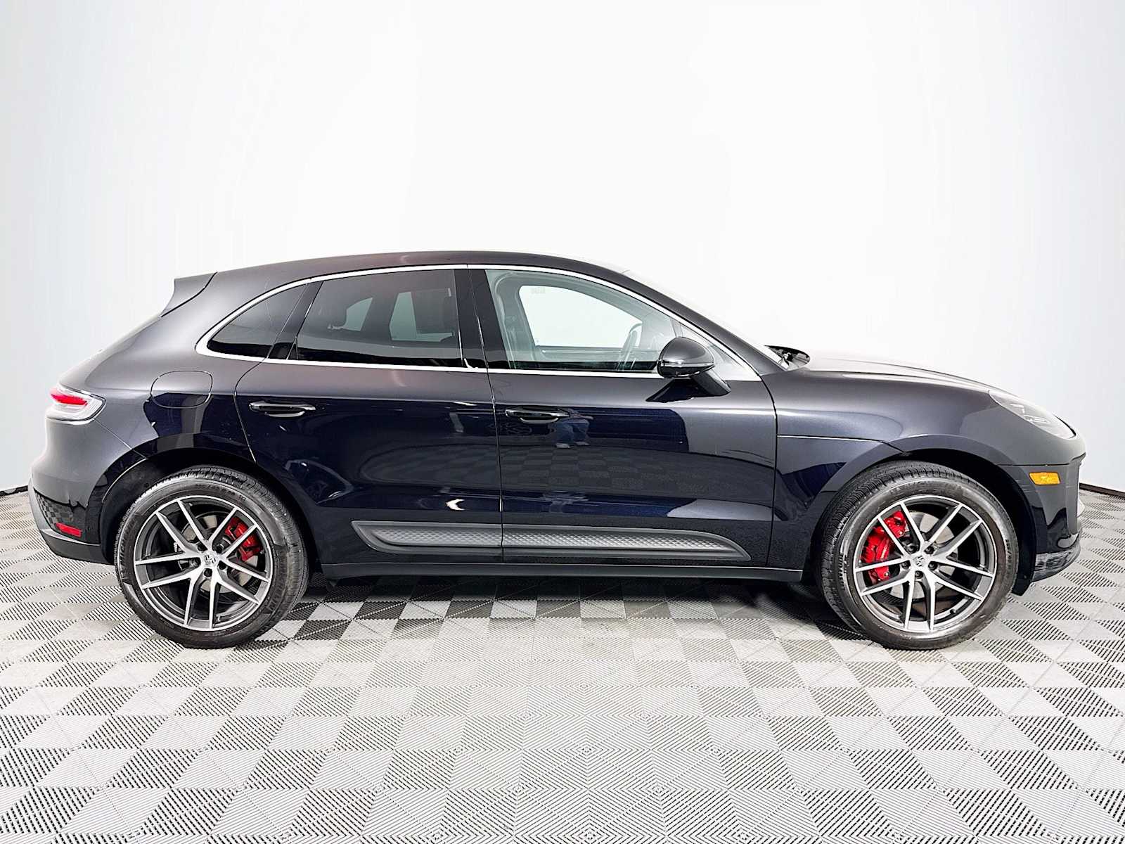 2024 Porsche Macan S photo 3