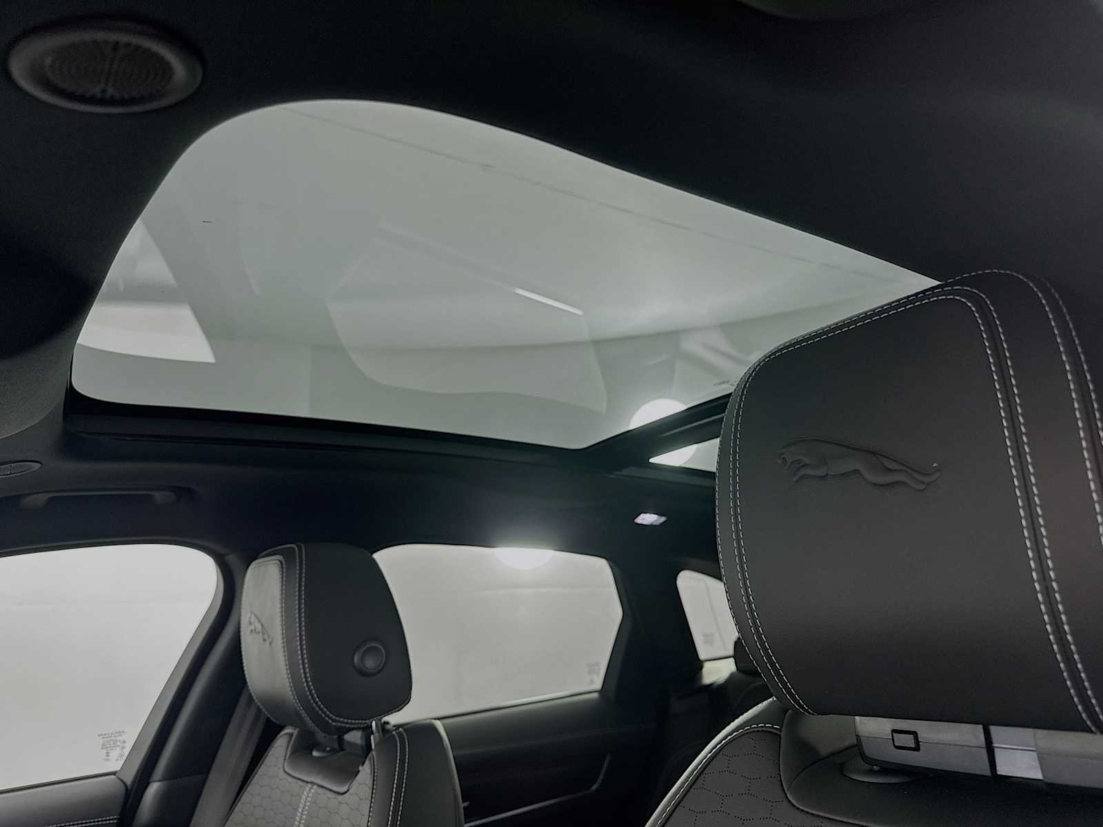 2026 Jaguar F-Pace R-Dynamic S - Photo 11