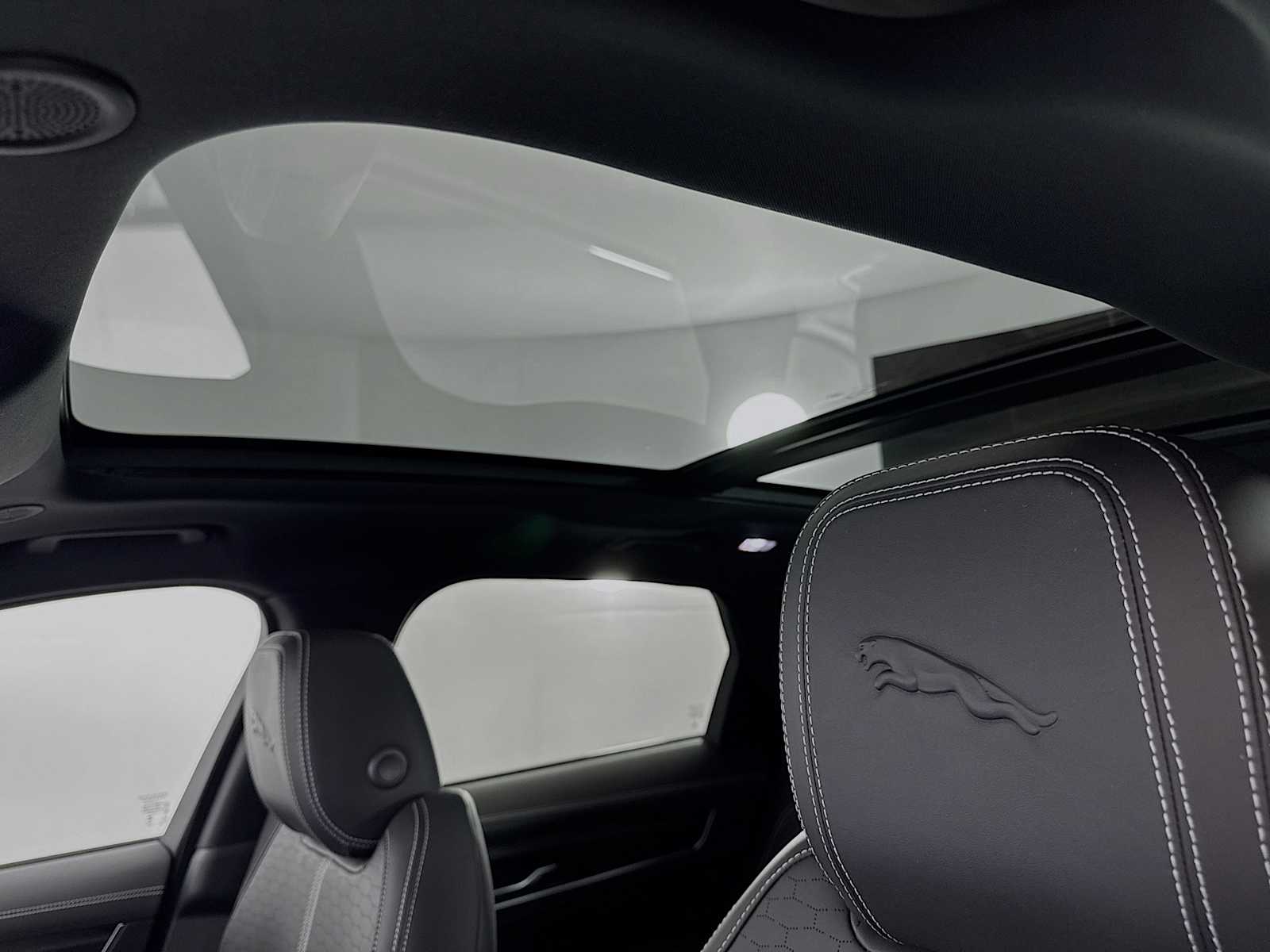 2026 Jaguar F-Pace R-Dynamic S - Photo 11