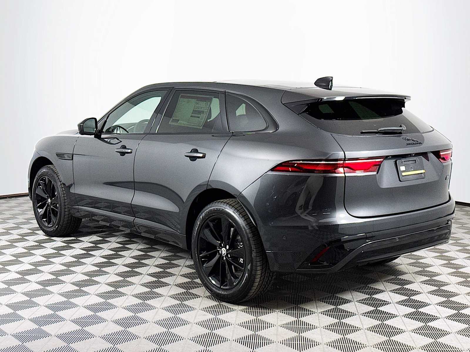 2026 Jaguar F-Pace R-Dynamic S - Photo 7
