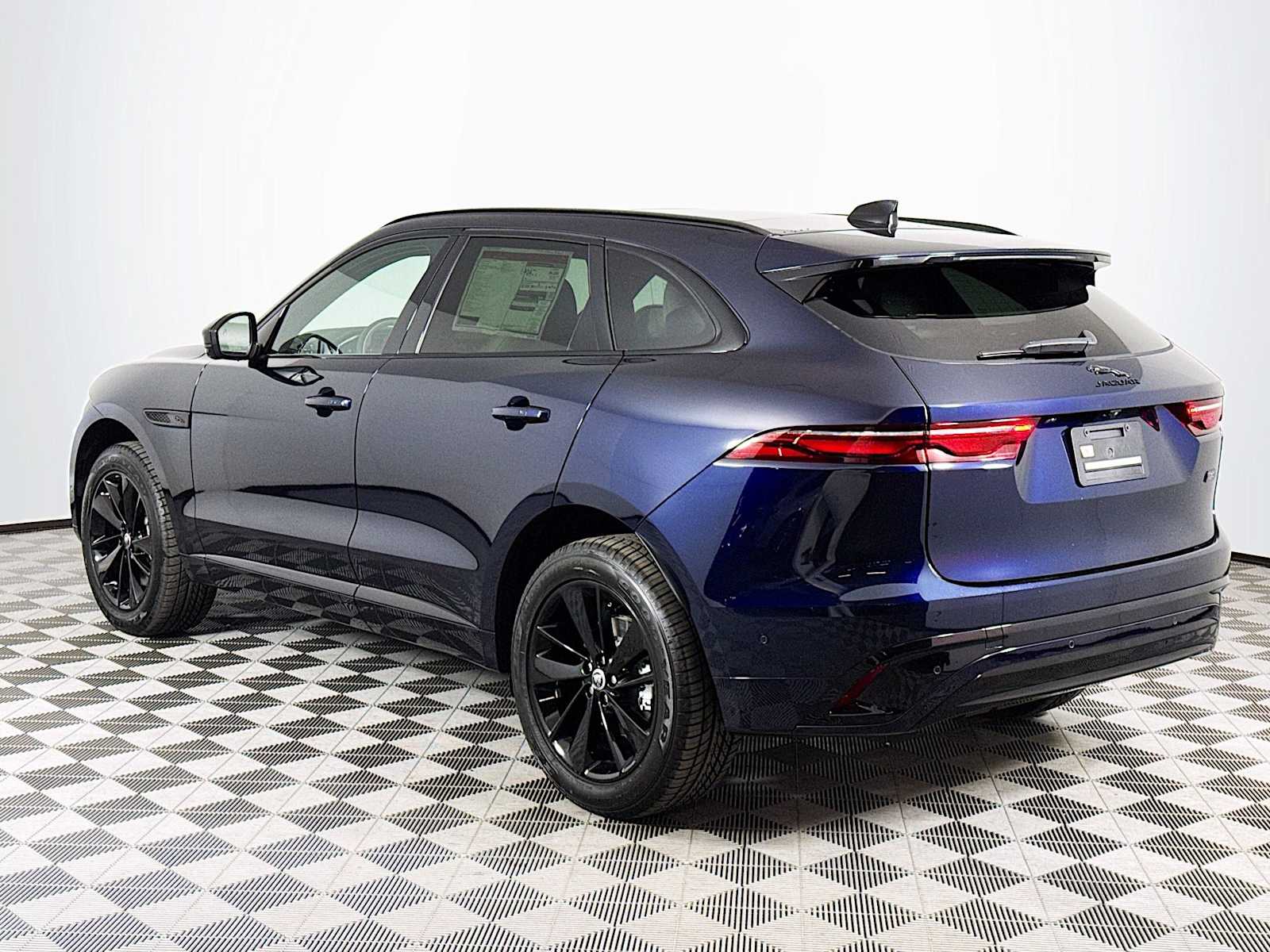 2026 Jaguar F-Pace R-Dynamic S - Photo 7