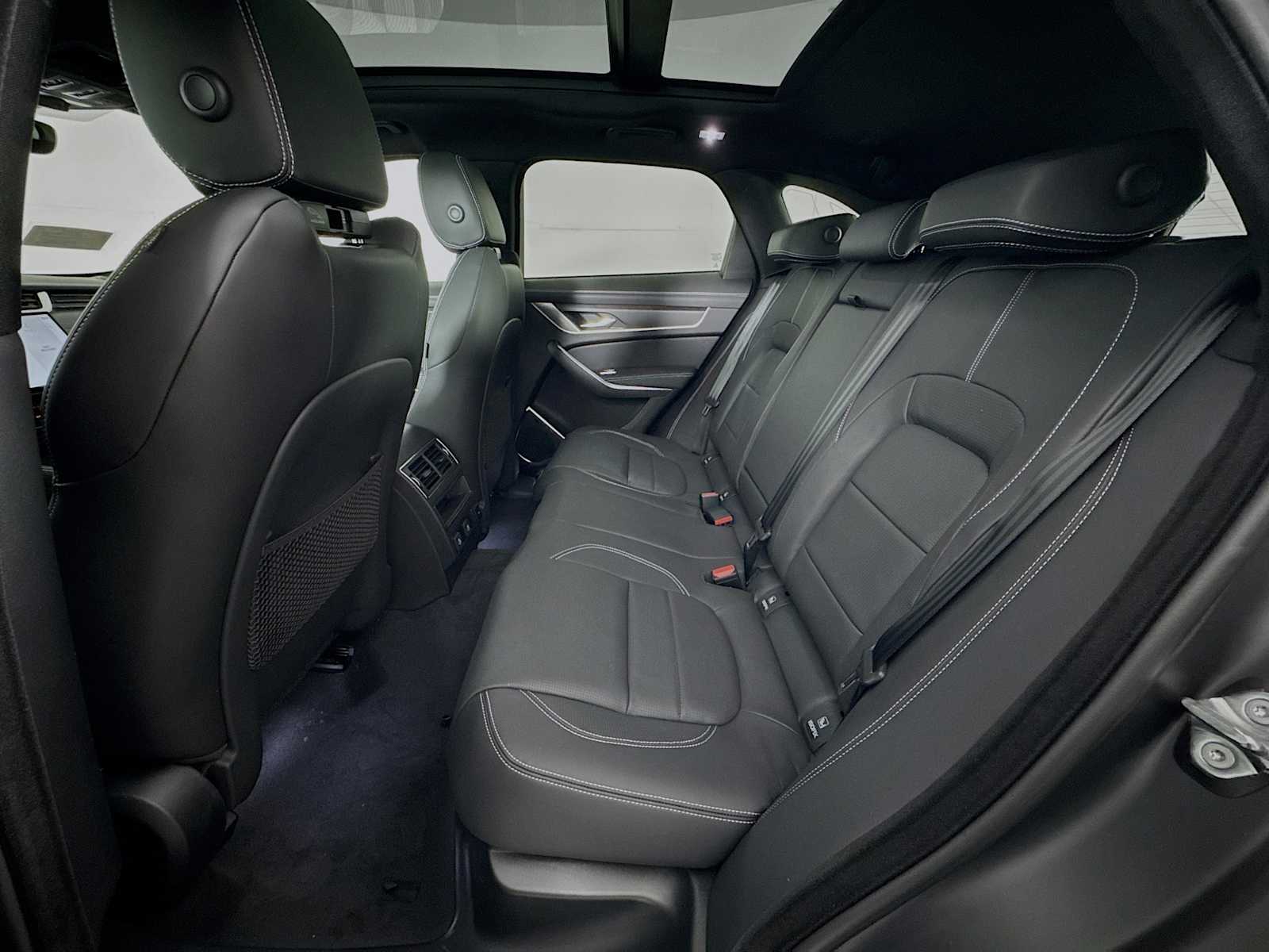 2026 Jaguar F-Pace R-Dynamic S - Photo 21