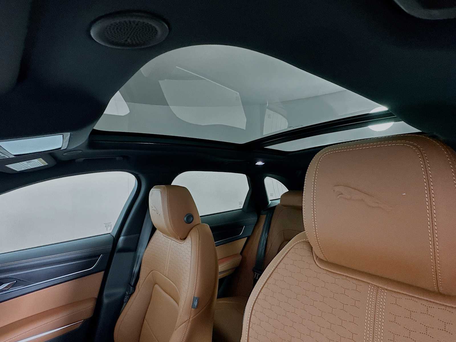 2026 Jaguar F-Pace R-Dynamic S - Photo 13