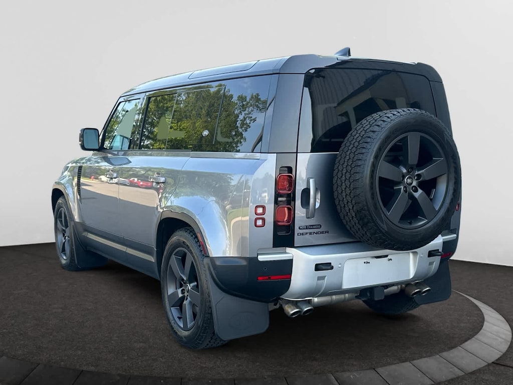 Used 2024 Land Rover Defender SE SUV