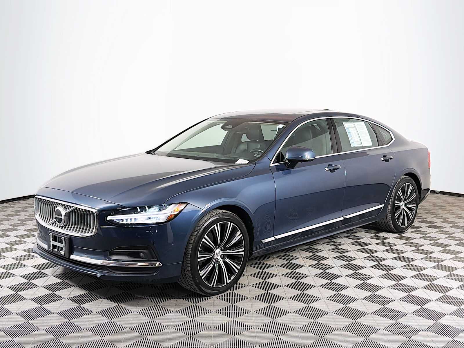 2022 Volvo S90 Inscription's photo