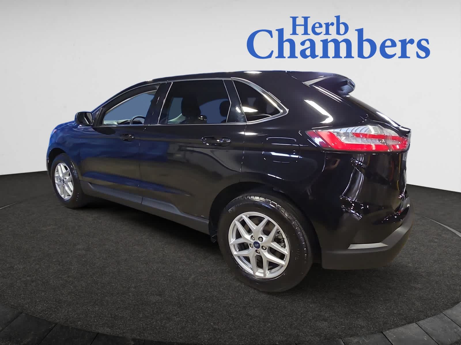 2022 Ford Edge SEL photo 3