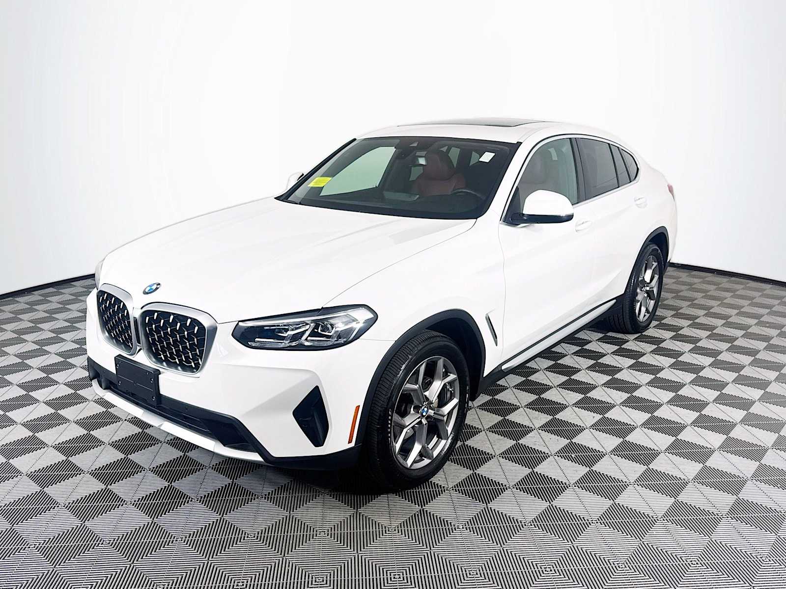 2022 BMW X4 30i's photo