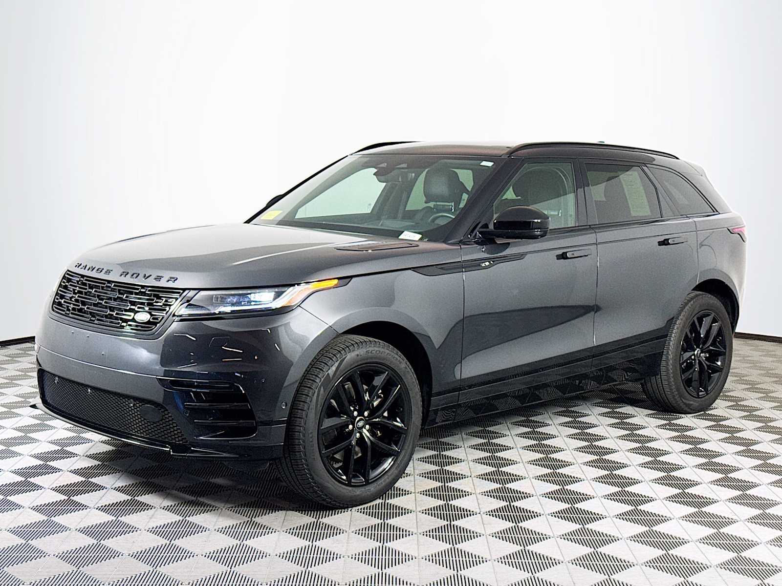 2025 Land Rover Range Rover Velar Dynamic SE's photo