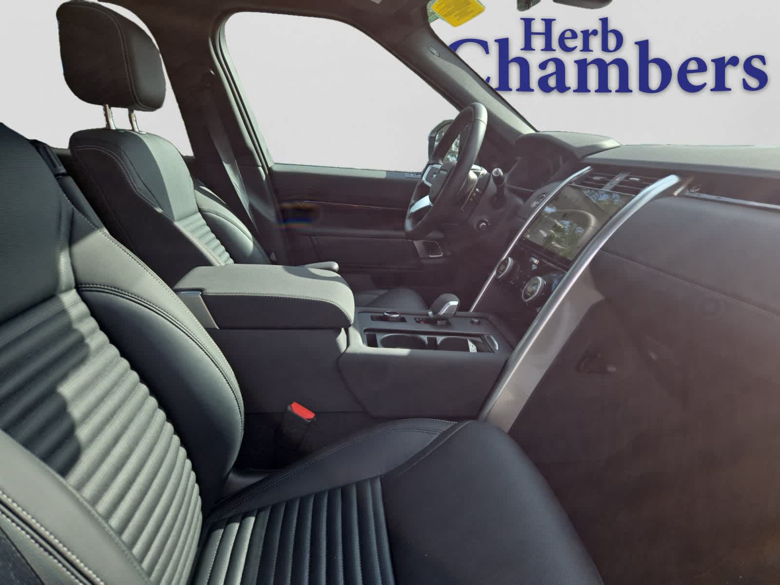 used 2025 Land Rover Discovery car, priced at $48,000