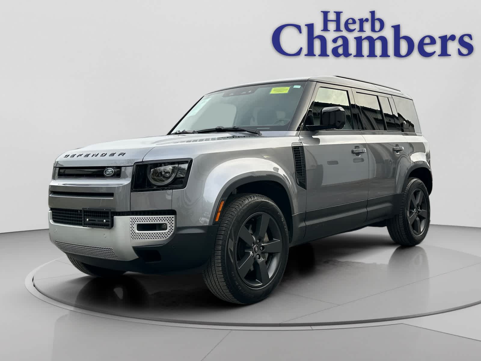 2023 Land Rover Defender SE's photo