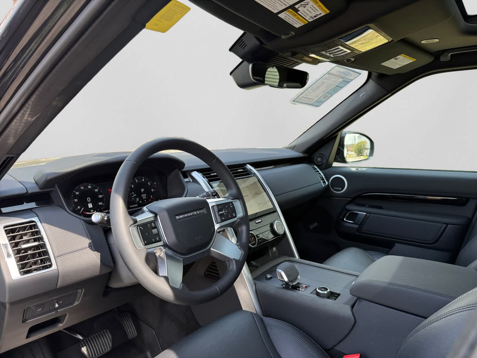 used 2025 Land Rover Discovery car, priced at $48,000