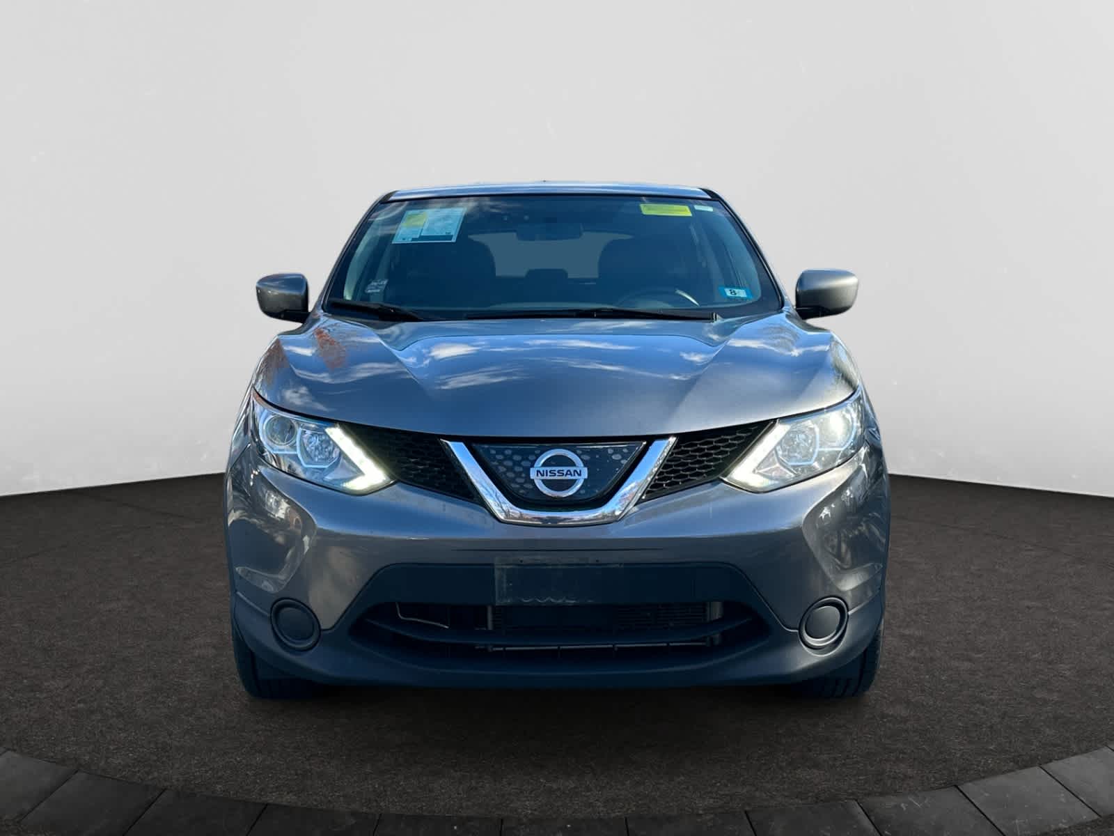 2018 Nissan Rogue Sport S photo 2