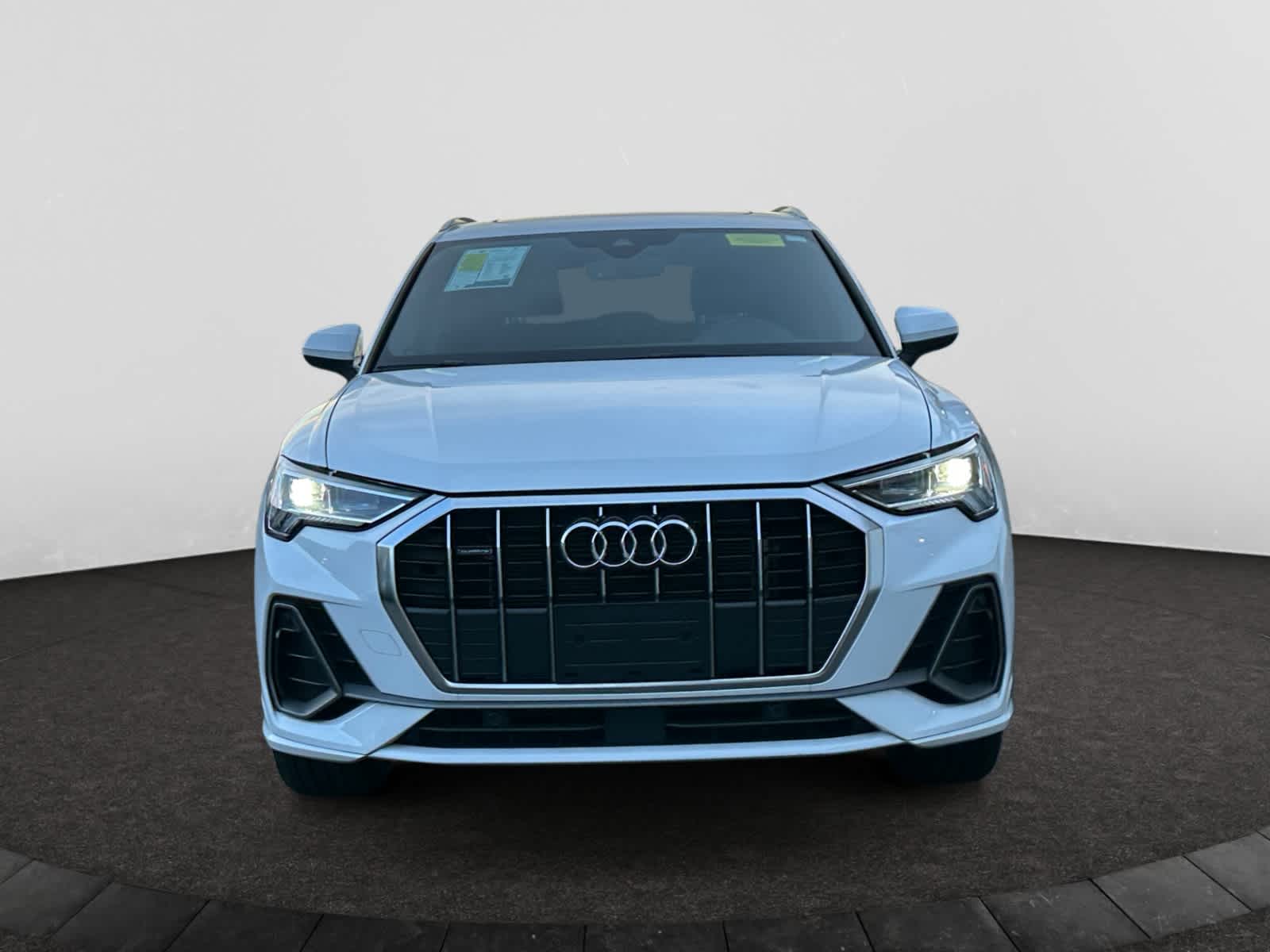 2024 Audi Q3 45 TFSI S line Premium photo 2