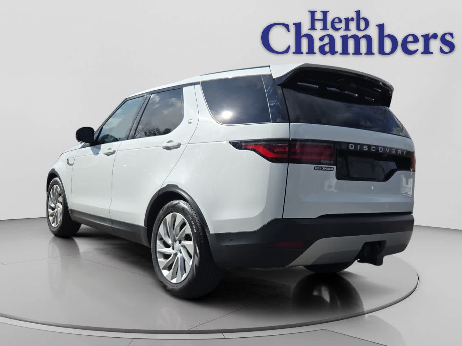 used 2025 Land Rover Discovery car, priced at $48,000