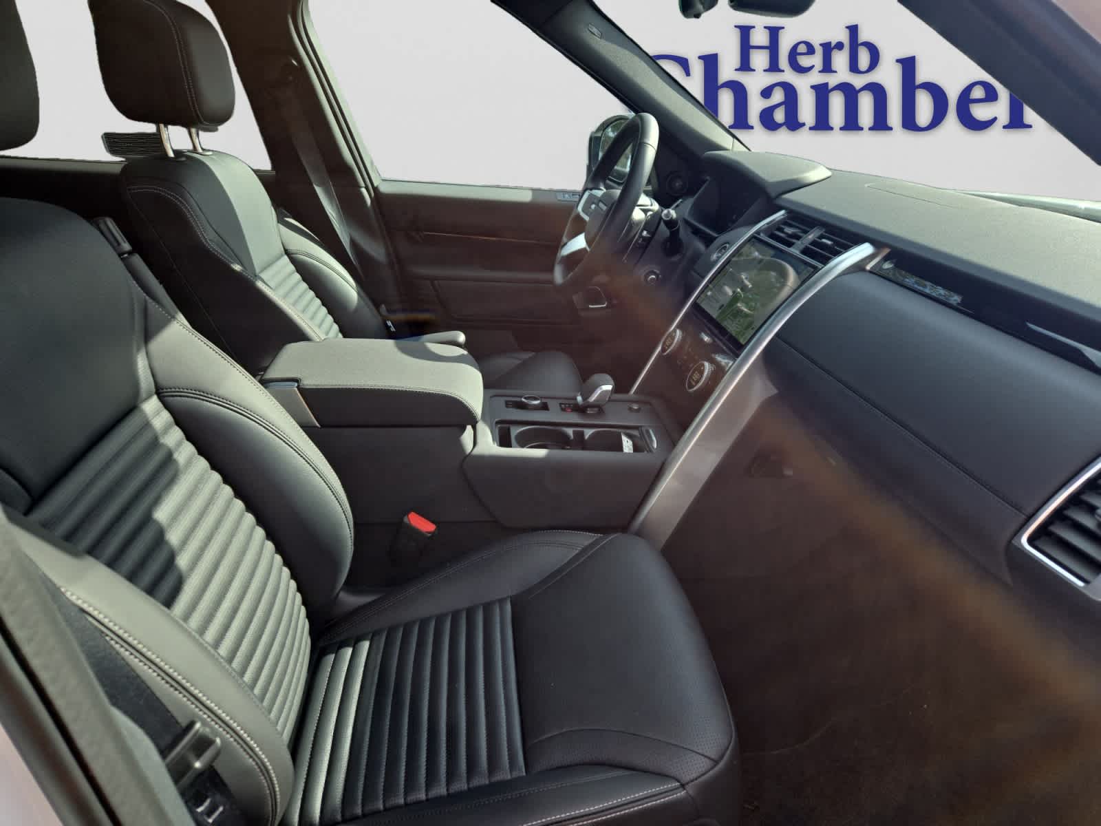 used 2025 Land Rover Discovery car, priced at $48,000