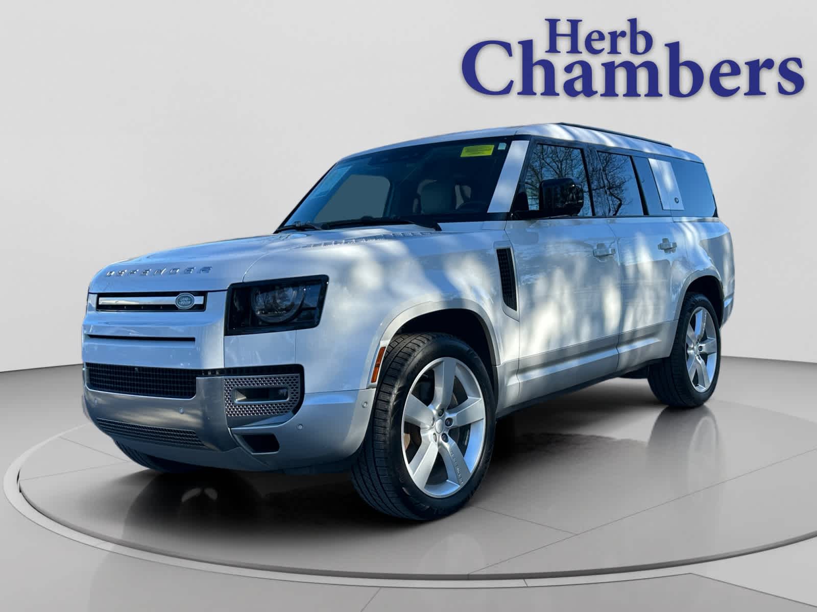 2023 Land Rover Defender First Edition's photo