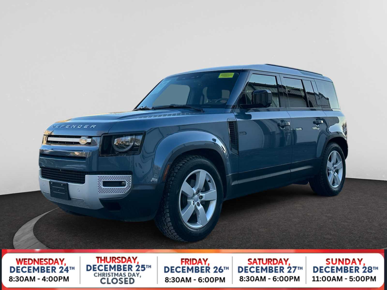 2025 Land Rover Defender S's photo