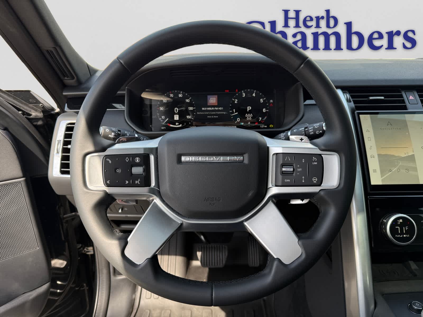 used 2025 Land Rover Discovery car, priced at $48,000