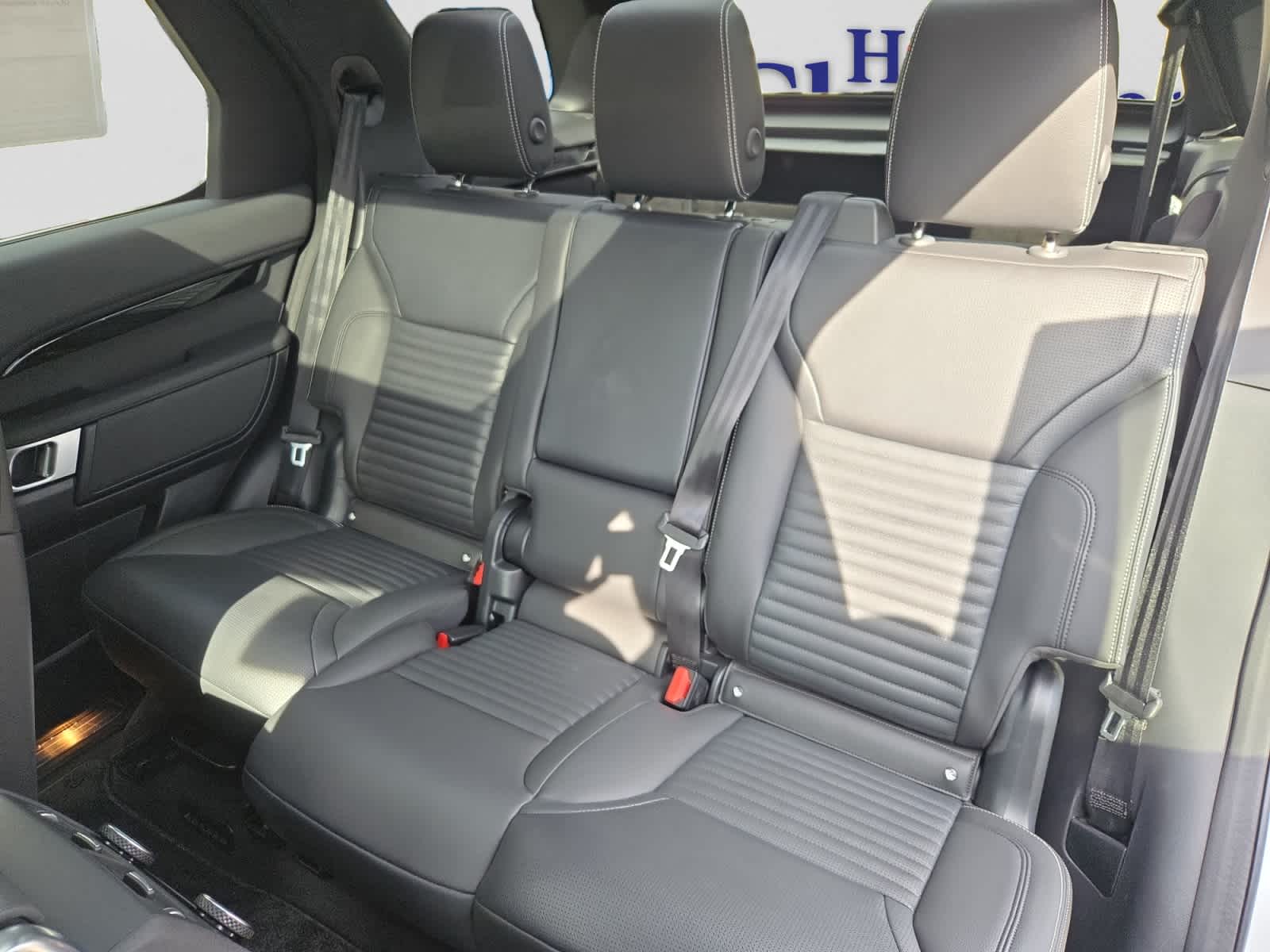 used 2025 Land Rover Discovery car, priced at $48,000